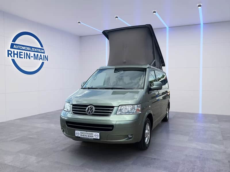 VW T5 California Comfortline Aufstelldach im Studio des Automobilzentrums Rhein-Main