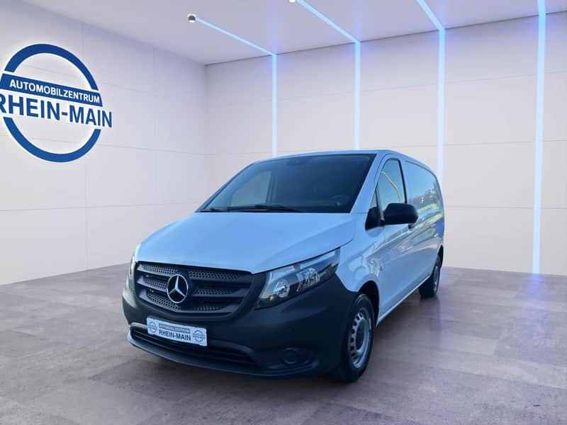 Mercedes-Benz Vito 114 Kompakt im Studio des Automobilzentrums Rhein-Main