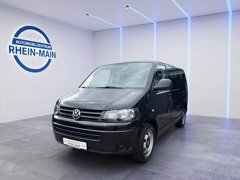 VW T5 Multivan Startline Automatik im Studio des Automobilzentrums Rhein-Main