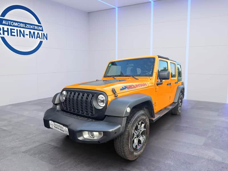 Jeep Wrangler Sahara JL-Style im Studio des Automobilzentrums Rhein-Main